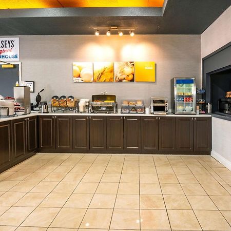 Comfort Hotel & Suites Peterborough Zewnętrze zdjęcie