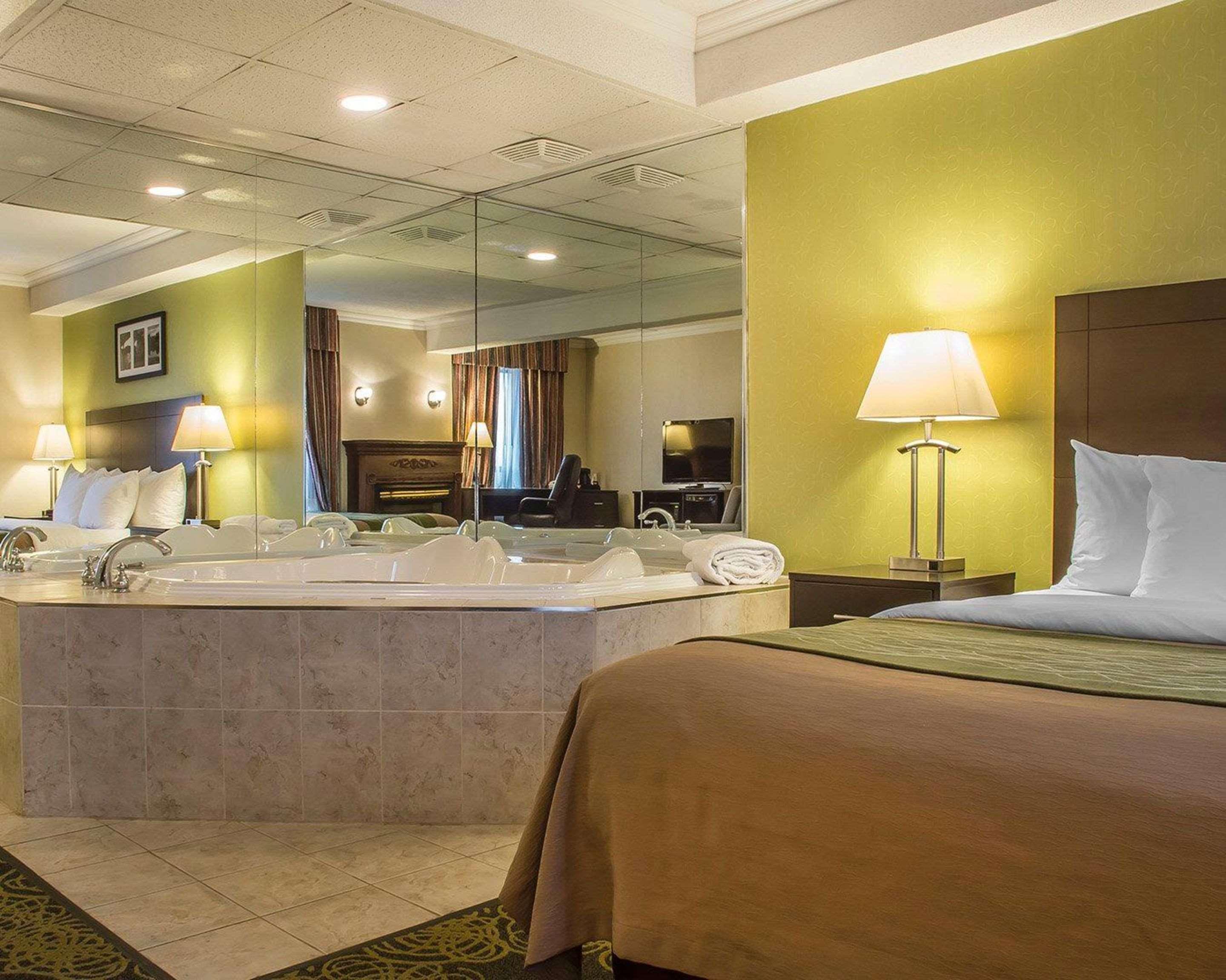 Comfort Hotel & Suites Peterborough Zewnętrze zdjęcie
