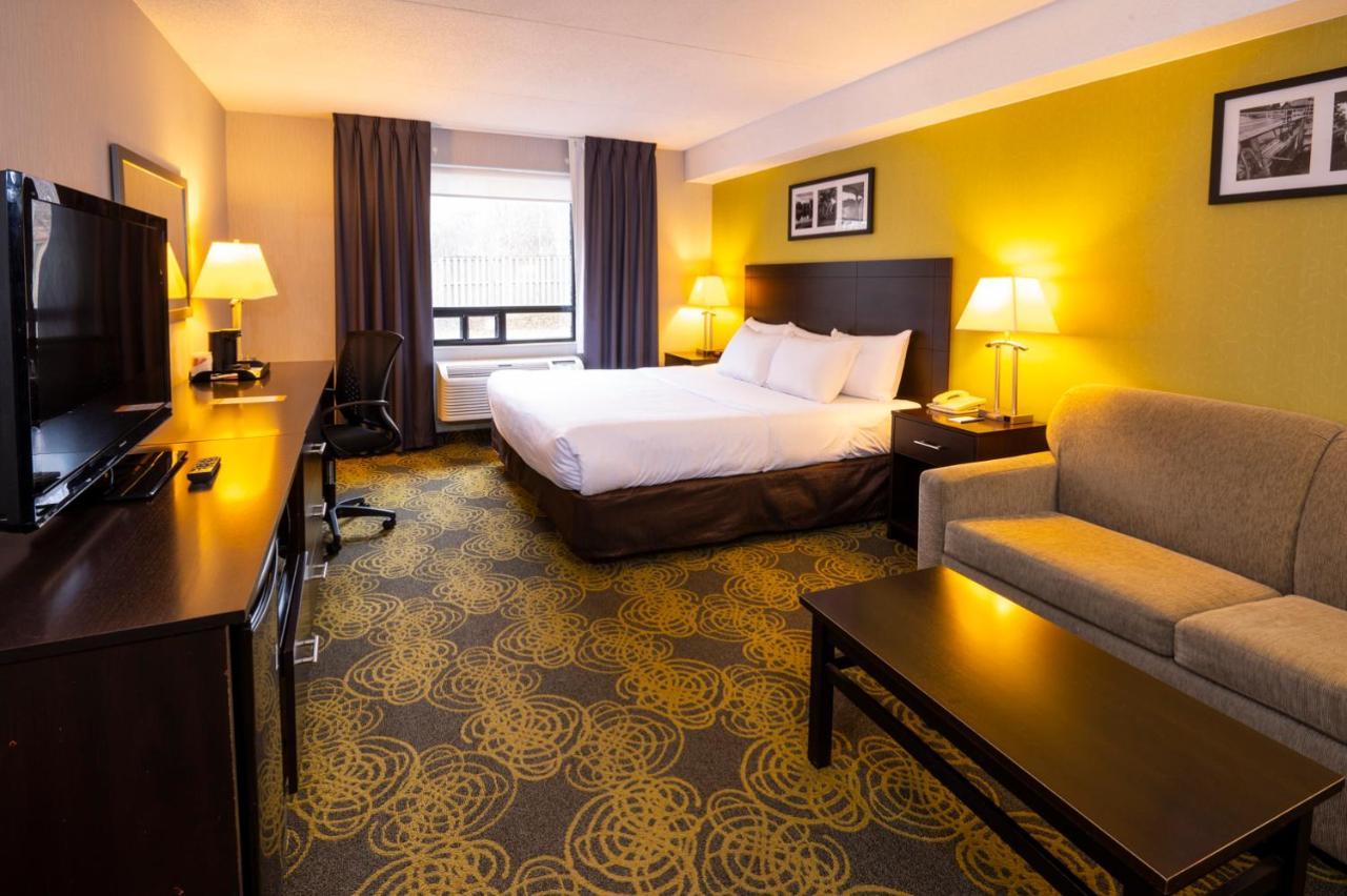 Comfort Hotel & Suites Peterborough Zewnętrze zdjęcie