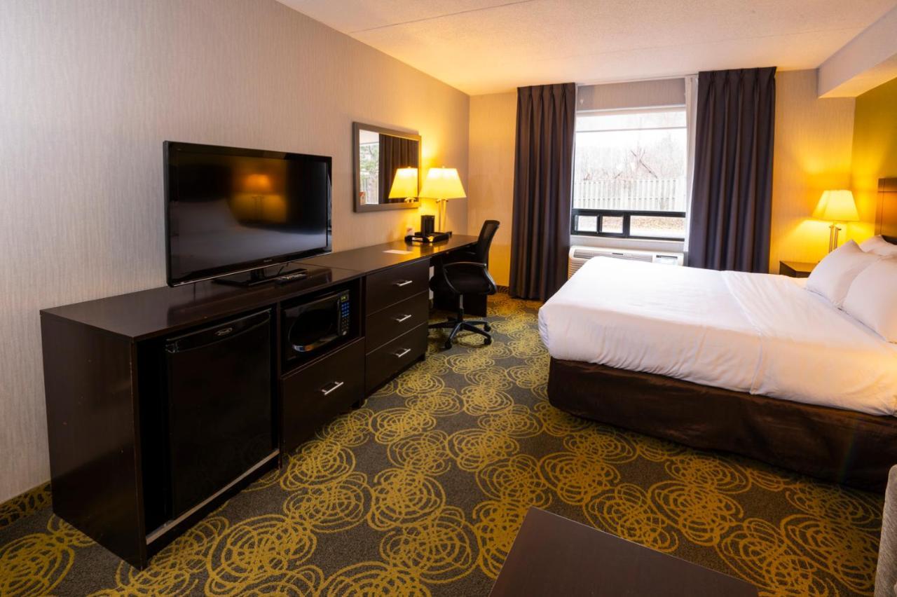 Comfort Hotel & Suites Peterborough Zewnętrze zdjęcie