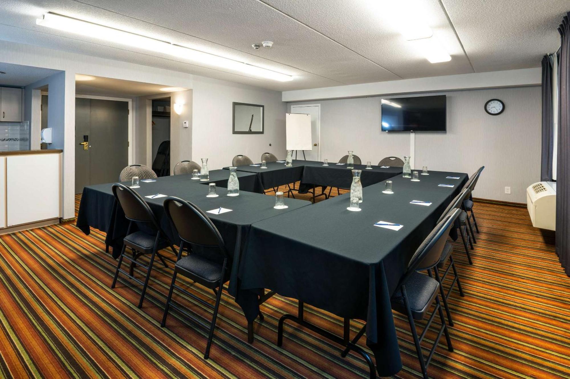 Comfort Hotel & Suites Peterborough Zewnętrze zdjęcie