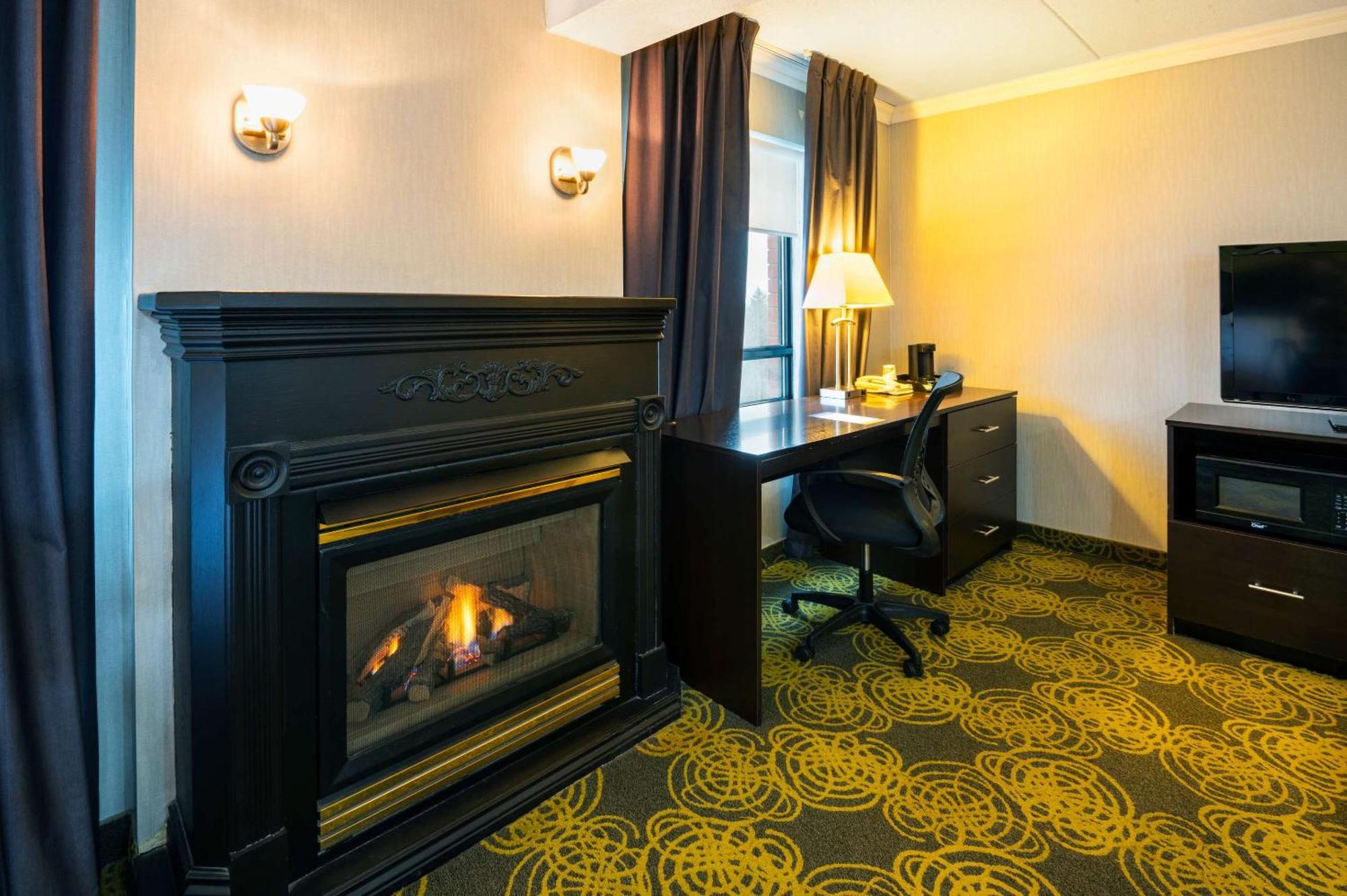 Comfort Hotel & Suites Peterborough Zewnętrze zdjęcie