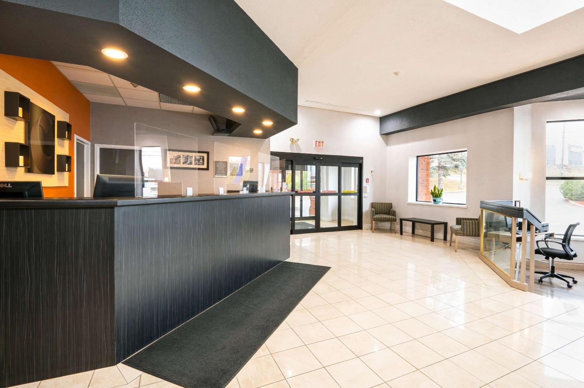 Comfort Hotel & Suites Peterborough Zewnętrze zdjęcie
