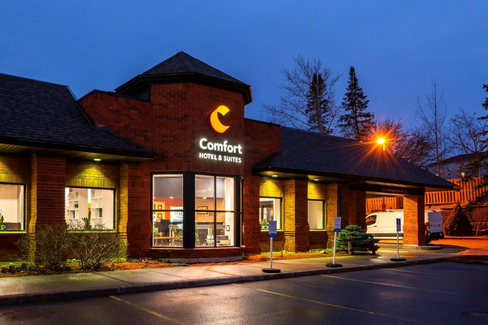 Comfort Hotel & Suites Peterborough Zewnętrze zdjęcie