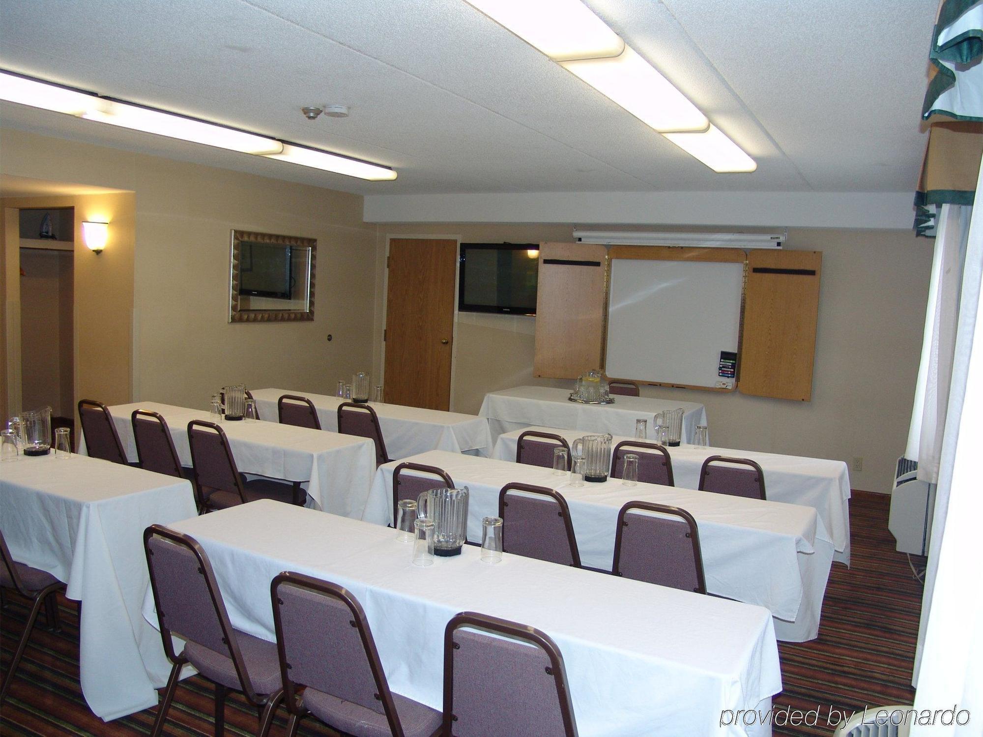 Comfort Hotel & Suites Peterborough Zewnętrze zdjęcie