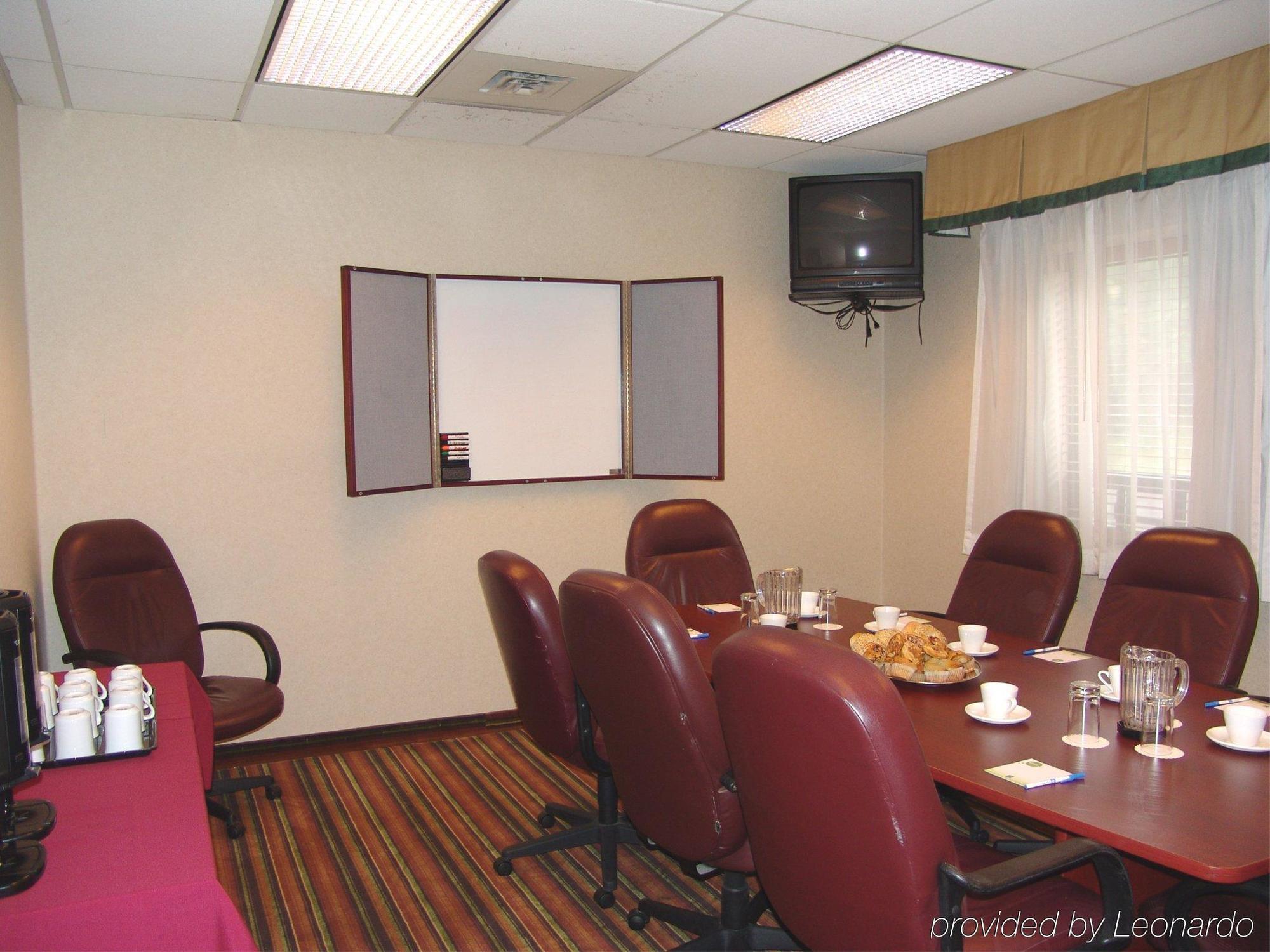 Comfort Hotel & Suites Peterborough Zewnętrze zdjęcie