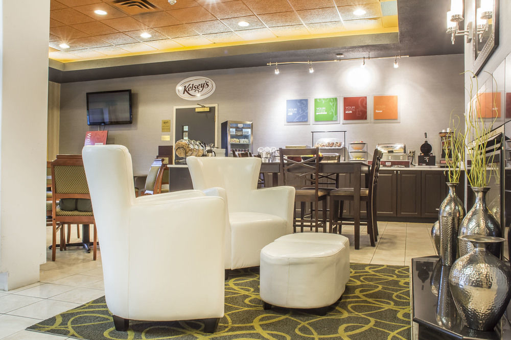 Comfort Hotel & Suites Peterborough Zewnętrze zdjęcie