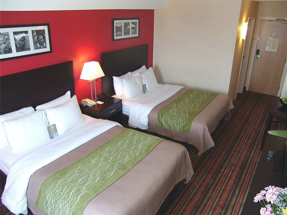 Comfort Hotel & Suites Peterborough Zewnętrze zdjęcie